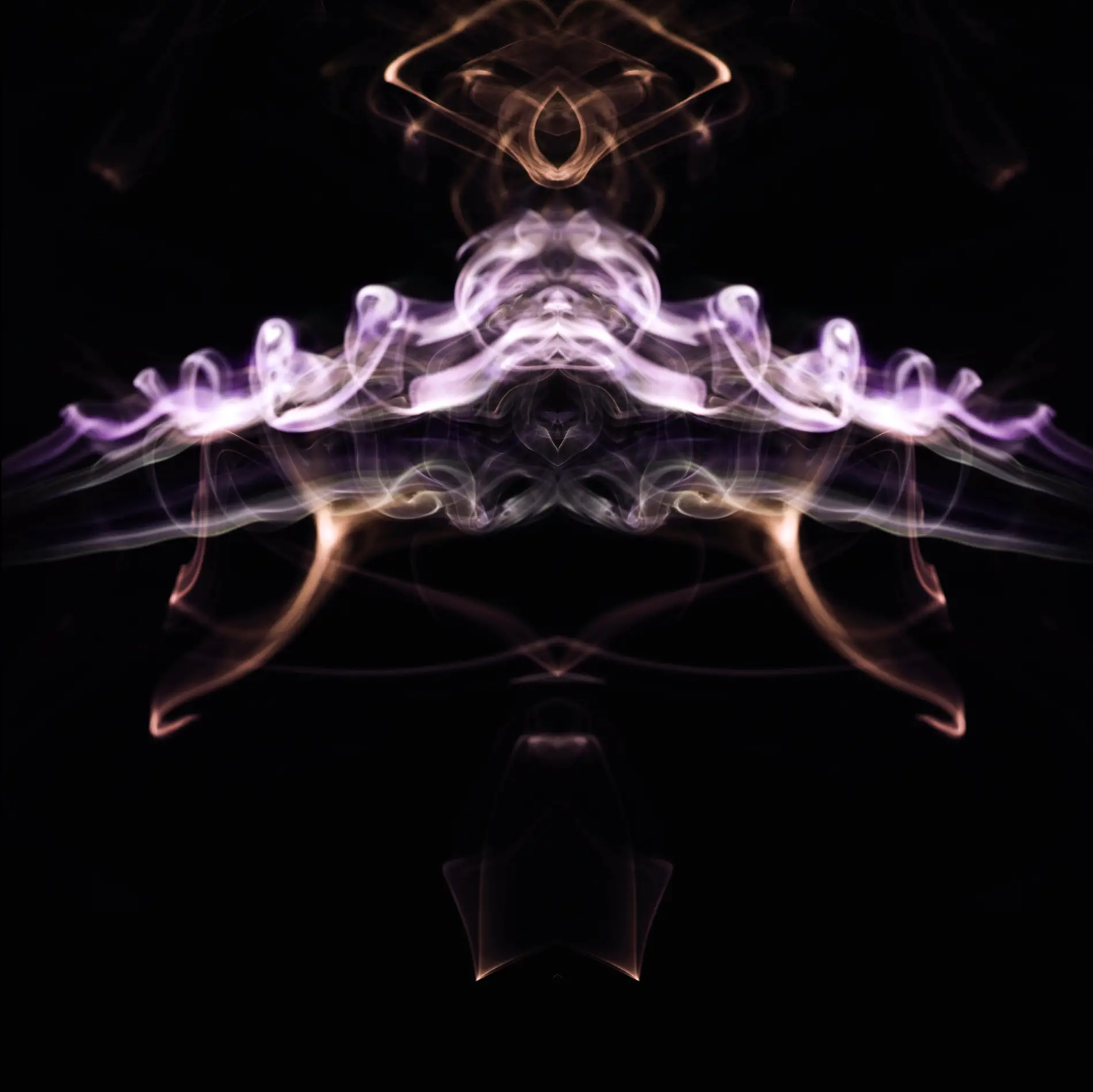 Fumée de purification de sauge pour nettoyer énergétiquement les pierres de protection